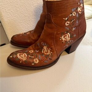 Shyanne real leather Embroidered Brown Ankle Boots size 8.5 made in Mexico